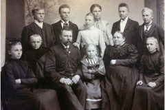 Anders-Sønderskov-Madsen-og-Karen-Laursen-og-10-børn-mine-oldeforældre