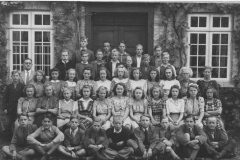 Dalum-Kirkes-konfirmandhold-1946-Efterår-Tove-Esther-Kringelum