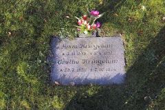 Gravesten-Mormor-og-Grethe-på-kirkegården-i-Hover_104